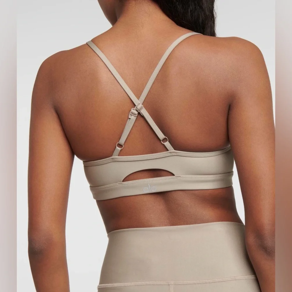 Alo Yoga - Airlift Intrigue Bra - Gravel - Picture 6 of 12